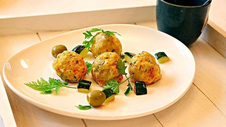 Fish balls - a protein dish for the first day of the diet with six petals